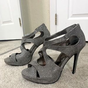 Brand New! Nina Platform Heels in a Silver/Gold Glittery Metallic